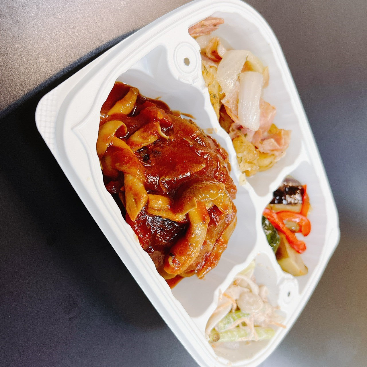 旨み広がる!花かがみ特製ハンバーグ弁当