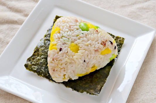 福岡県北九州市小倉北区 花かがみ 枝豆とパリパリたくあんの十穀米おにぎりedamametotakuan (zyukkokumai)(冷凍)