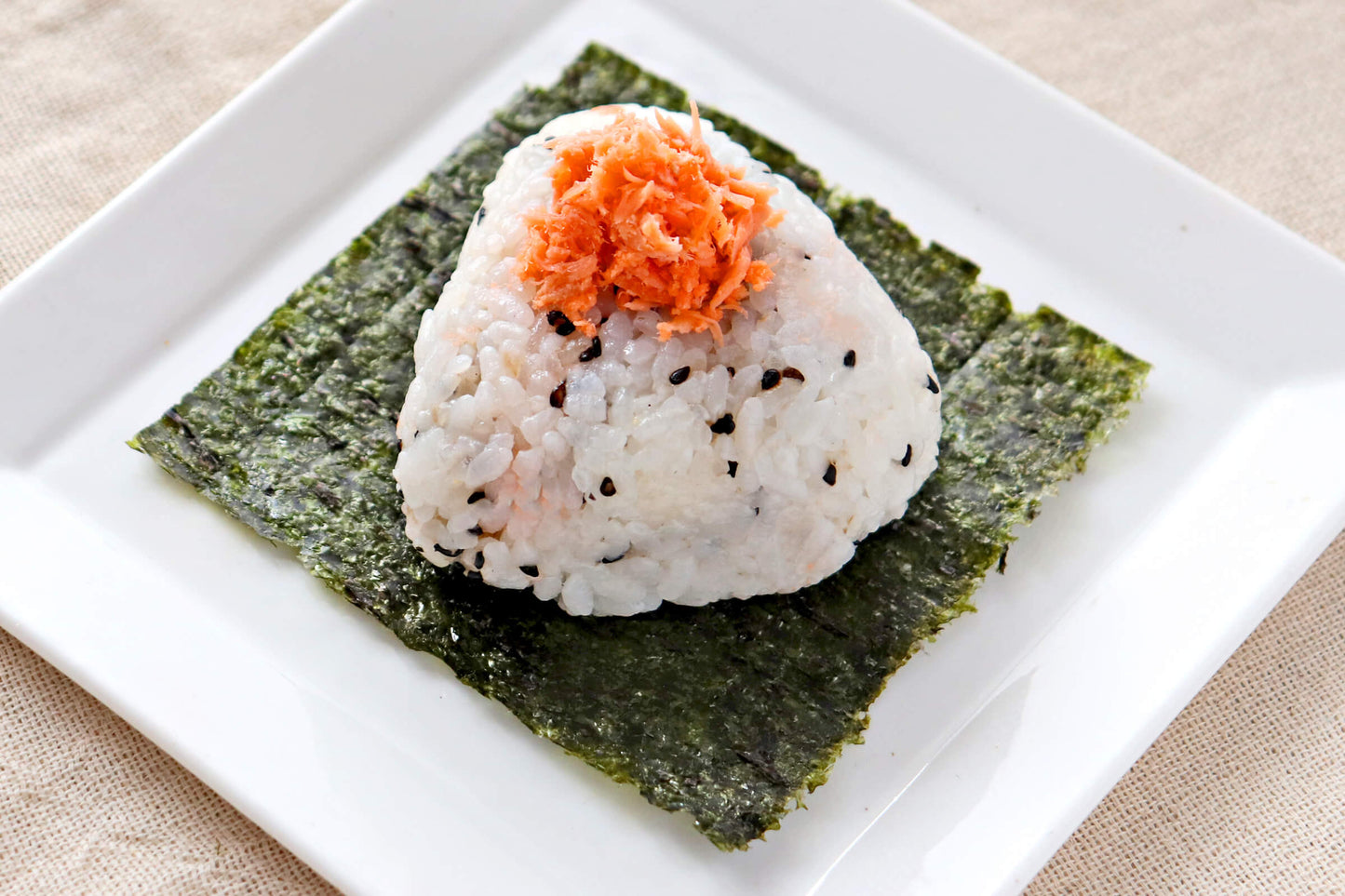 福岡県北九州市小倉北区 花かがみ 不動の人気!特製しゃけおにぎりsyakeonigiri(冷凍)