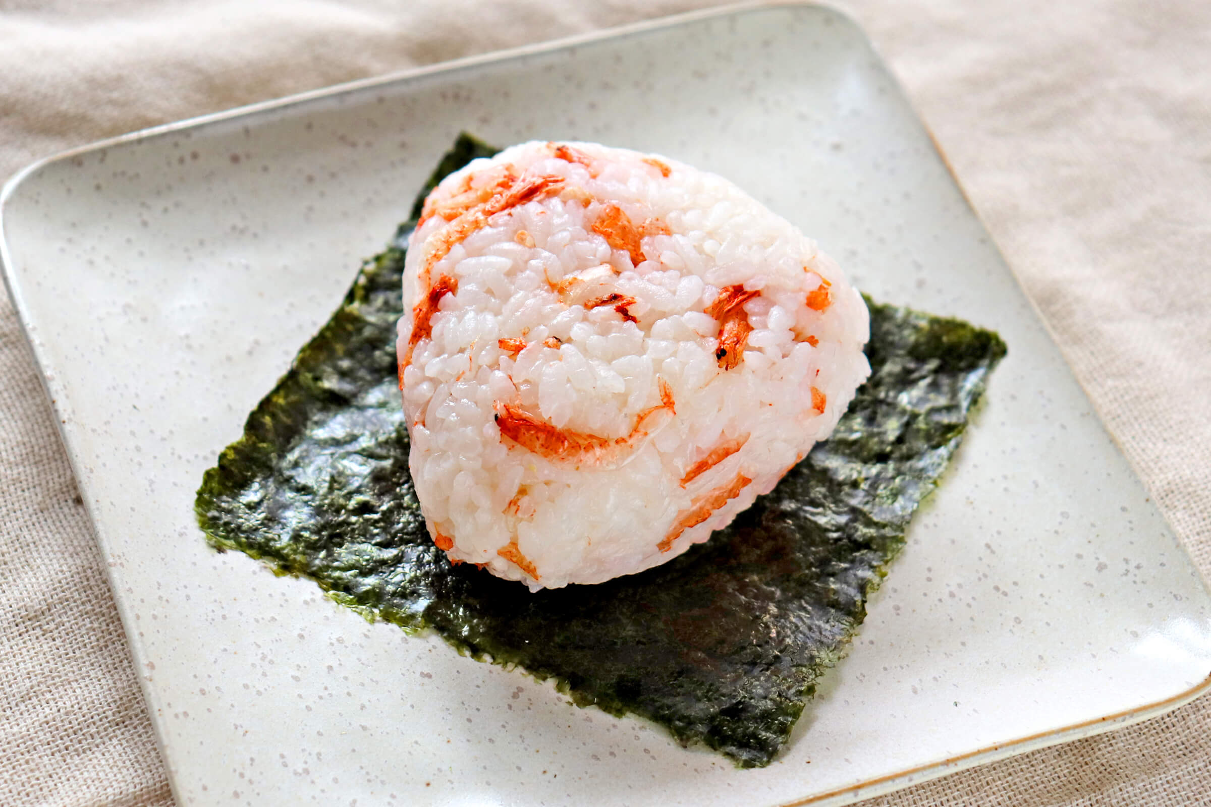 海の宝石！桜エビおにぎり - 冷凍おにぎり - 花かがみ