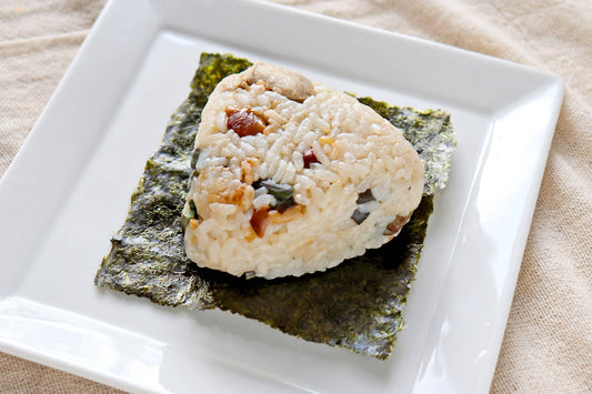 福岡県北九州市小倉北区 花かがみ 山菜と鶏肉の炊き込みおにぎりsansaitotorinotakikomionigiri(冷凍)