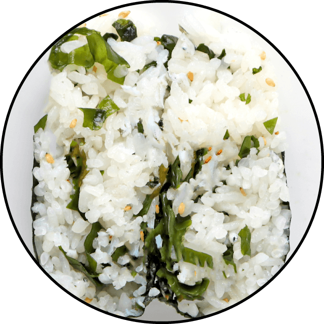 あっさりヘルシー!わかめとしらすのおにぎり